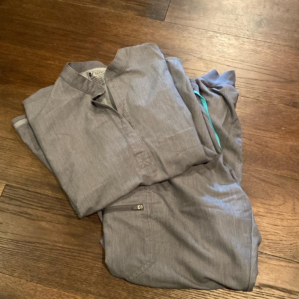 Excellent Condition FIGS scrubs